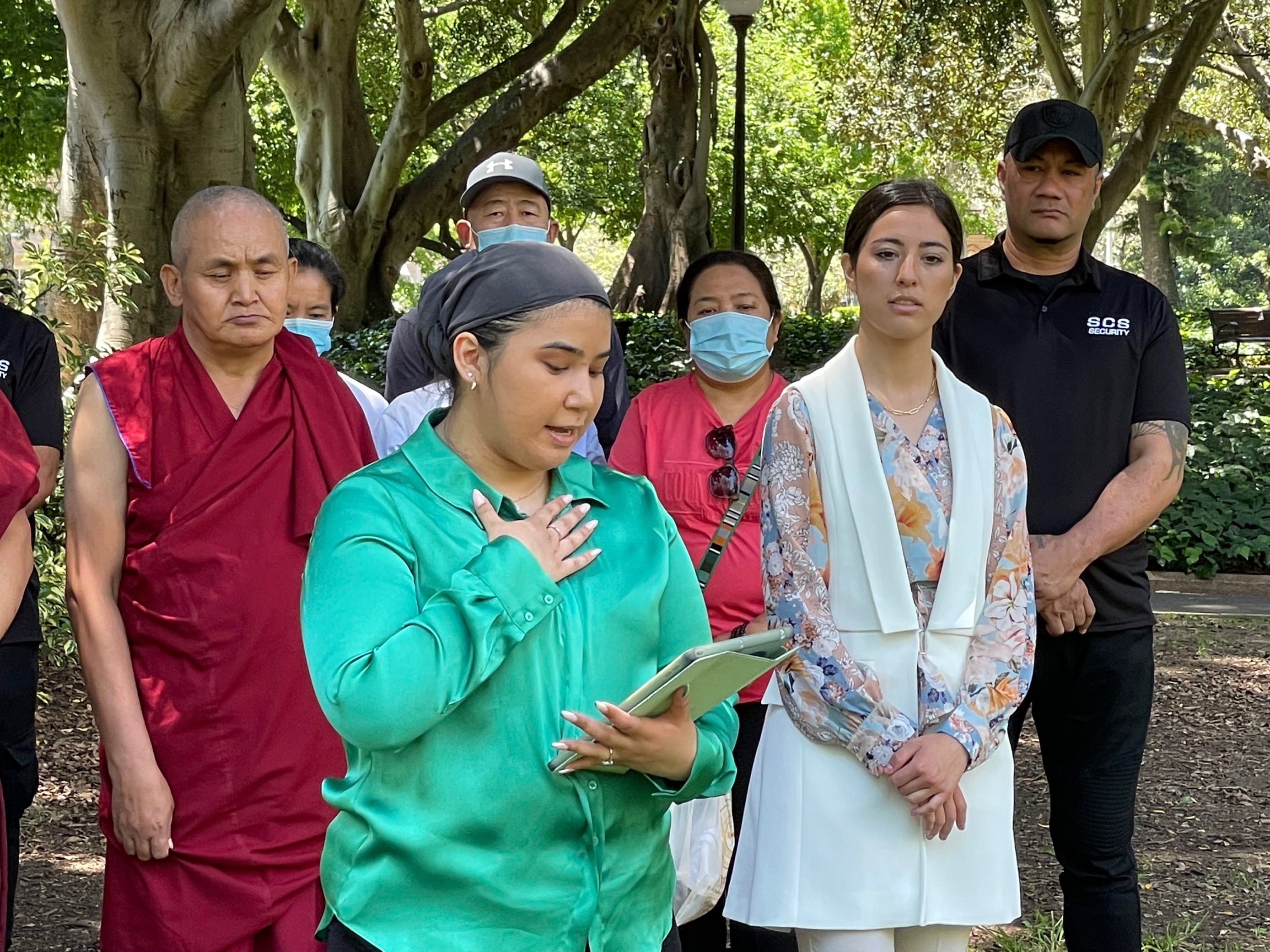 一名穆斯林女性在发表演讲