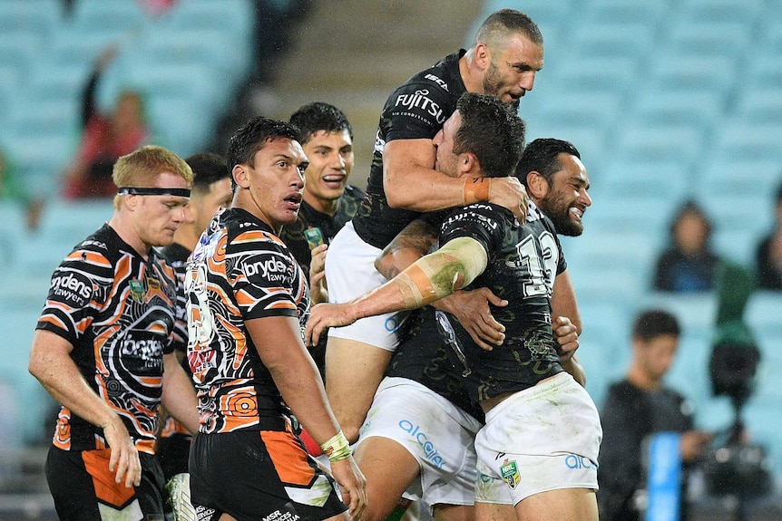 Robbie Farah (C) playing with the Rabbitohs against the Tigers in the 2017 NRL season.