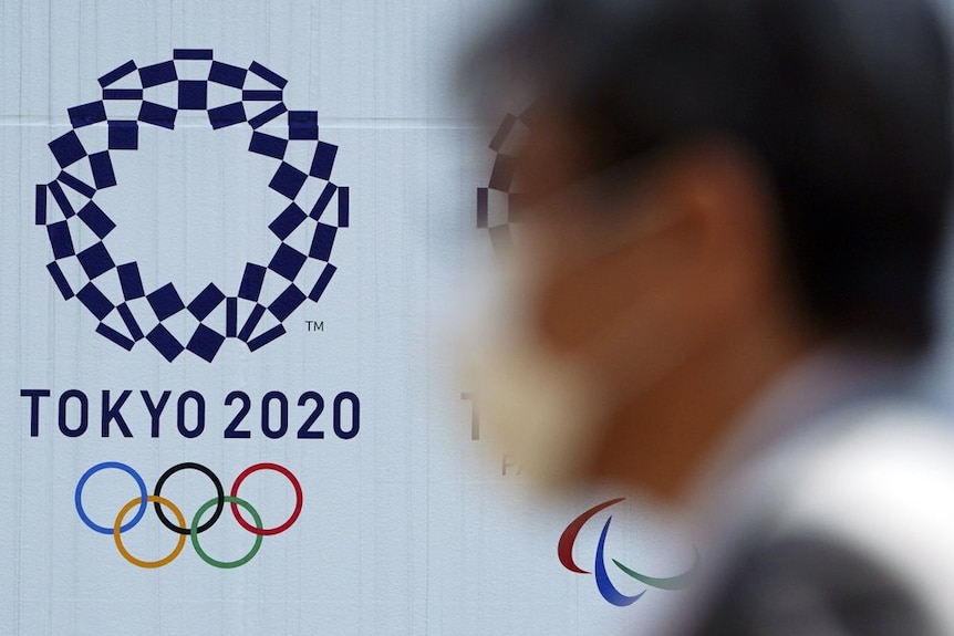 Les organisateurs des Jeux olympiques sont déçus que le logo original (sur la photo) ait été parodié.