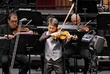 小提琴神童李映衡在演奏维瓦尔第的《四季·春》。