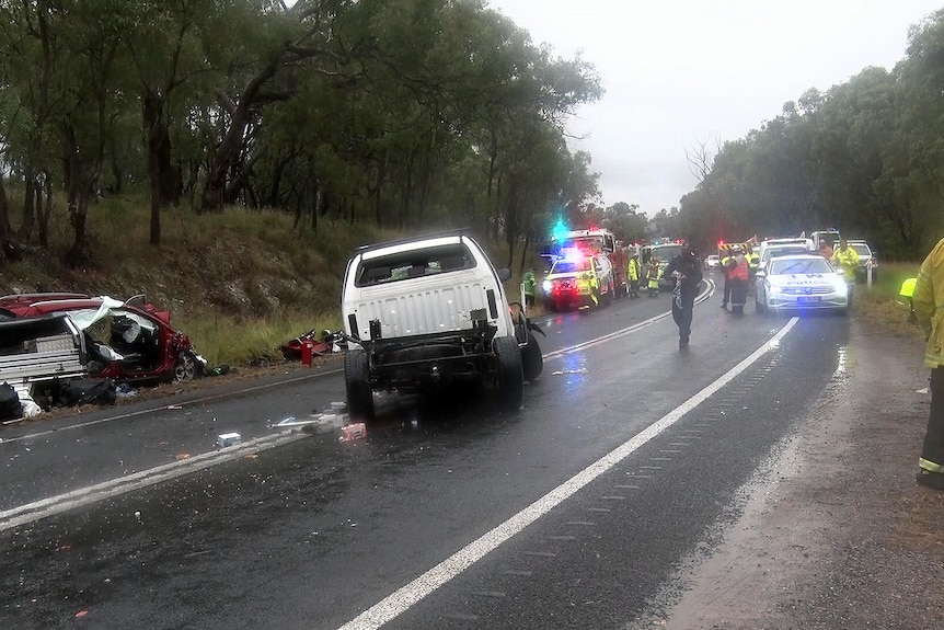 Un accidente de dos vehículos en el mudgee de la autopista Castlereagh debido al evento climático en Nueva Gales del Sur.