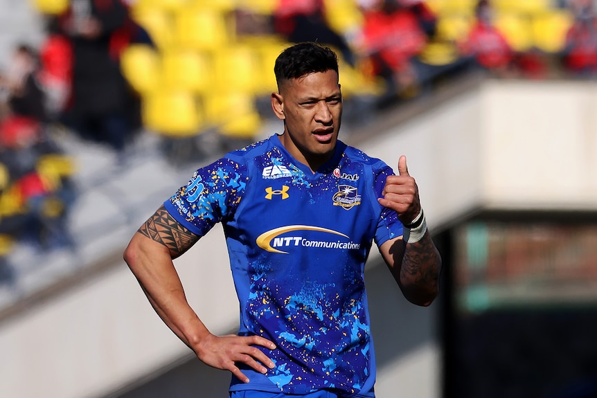 Israel Folau holds his thumb up