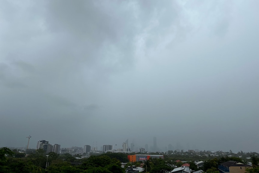 Rain and storms over central Brisbane from Coorparoo 
