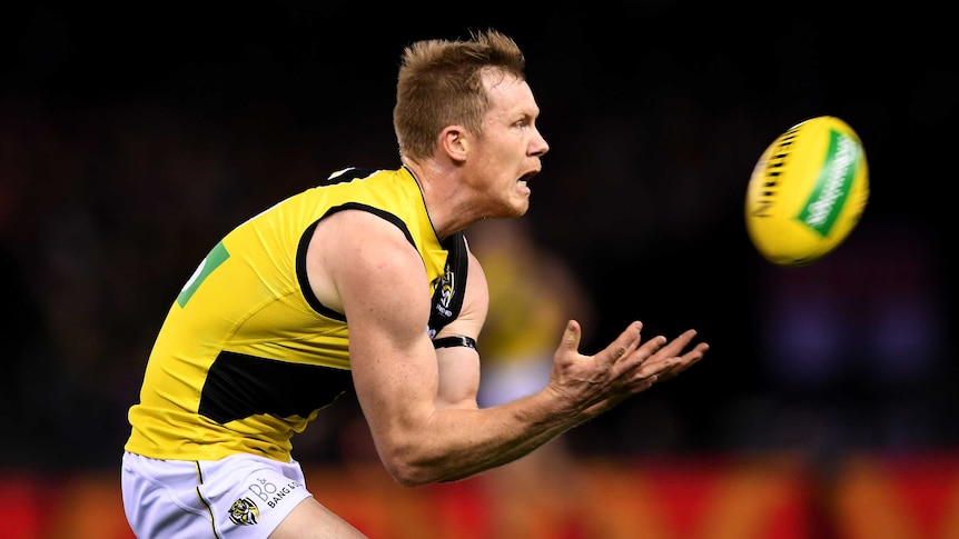 Jack Riewoldt takes a chest mark for the Tigers against the Saints.