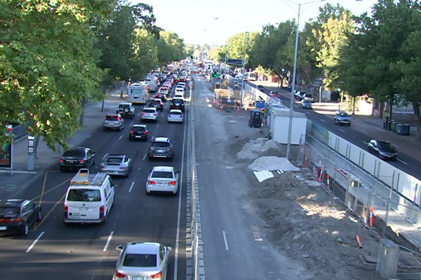An elevated view of northbound traffic on Hoddle St and construction works.