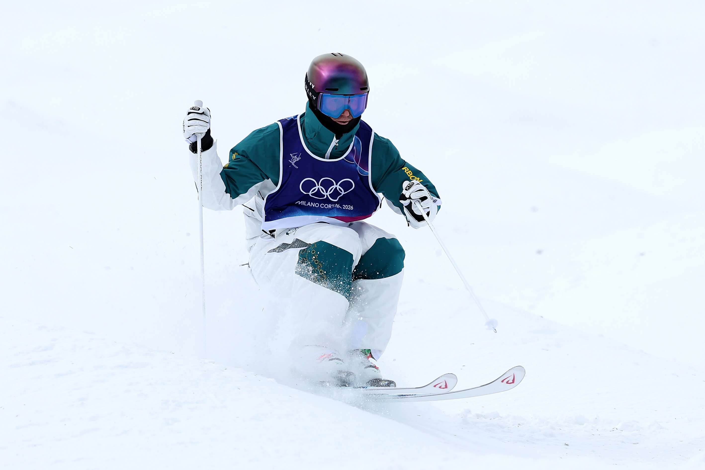Live: Aussie Graham advances to Olympic moguls final