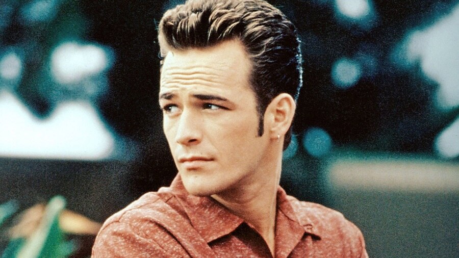 #96: Luke Perry, R Kelly, Flat Earthers