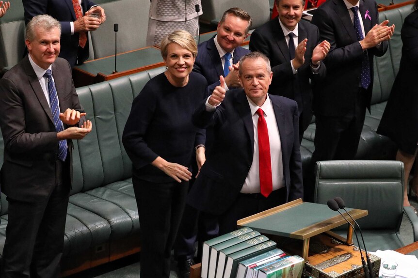 Bill Shorten smiling and giving a thumbs up