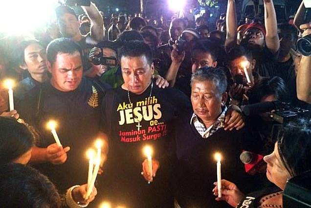 Prayers and singing after execution