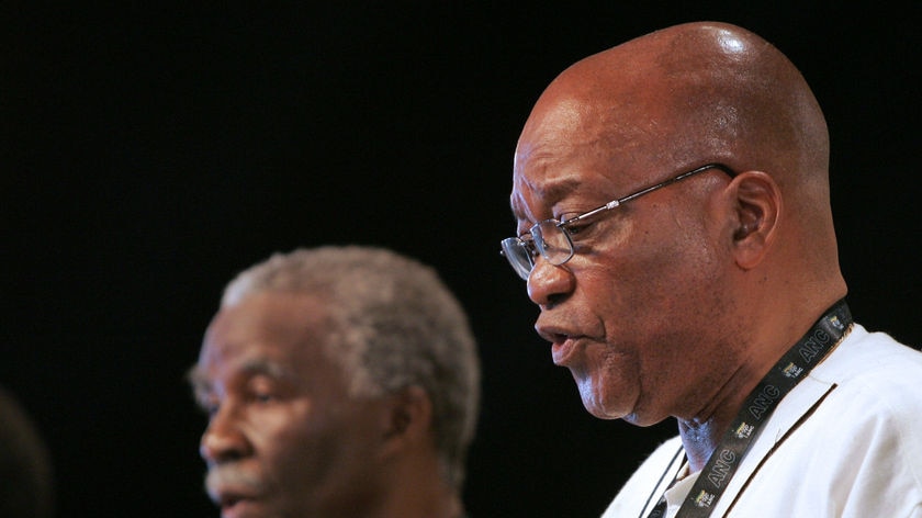 Mr Zuma (r) is almost certain to become South African president in 2009, when Mr Mbeki steps down. (File photo)
