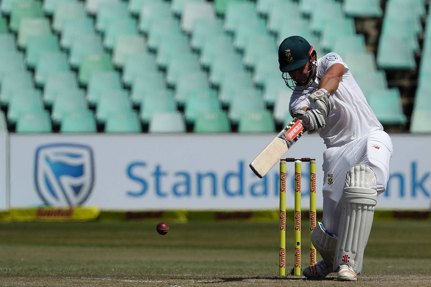 Theunis de Bruyn hits a cover drive
