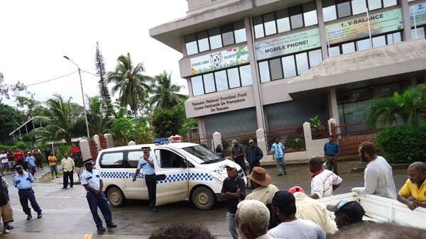 Vanuatu police out in force
