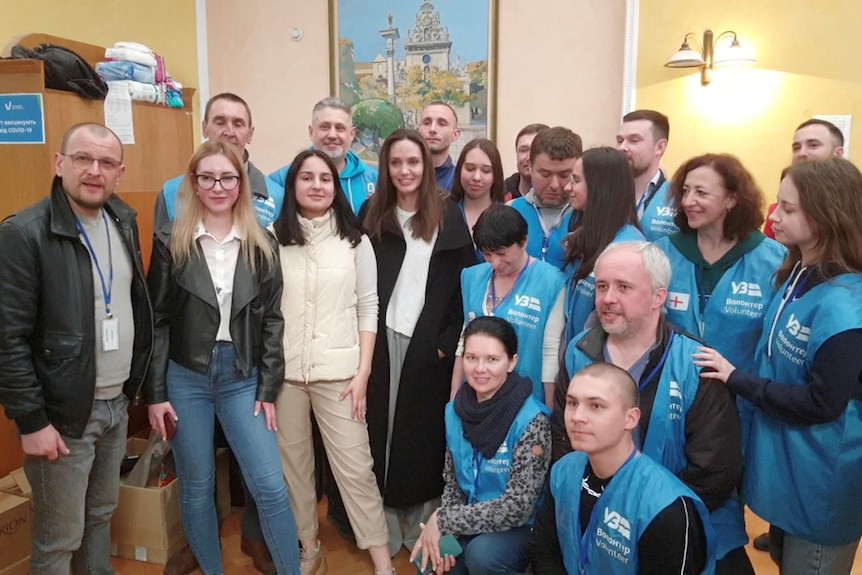 Actress poses in group photo with volunteers.