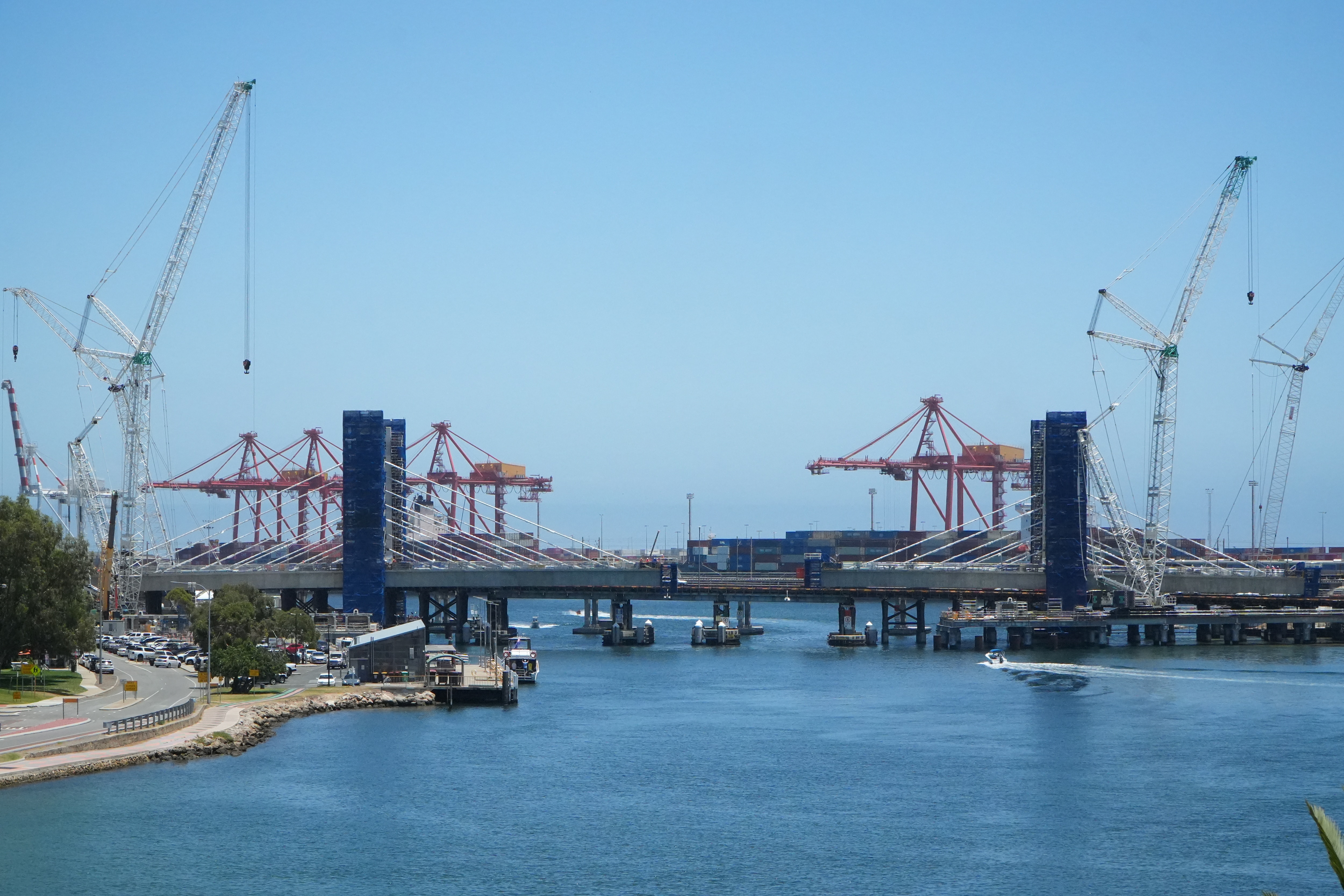 Puente sobre un río