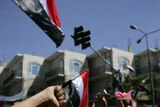 Global powers have been pressing the Yemen government to sign a deal to hand over power to try to stem the growing chaos in Yemen.