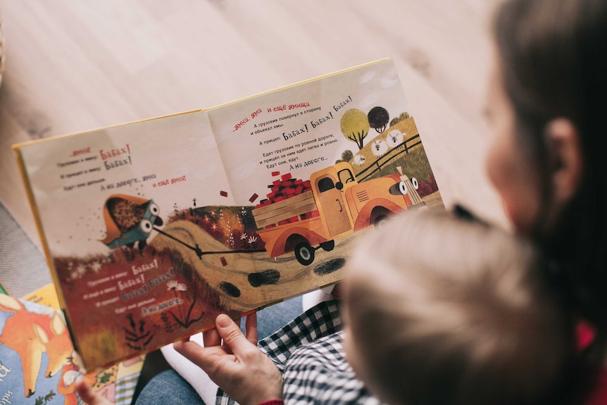 Mum and child read book together