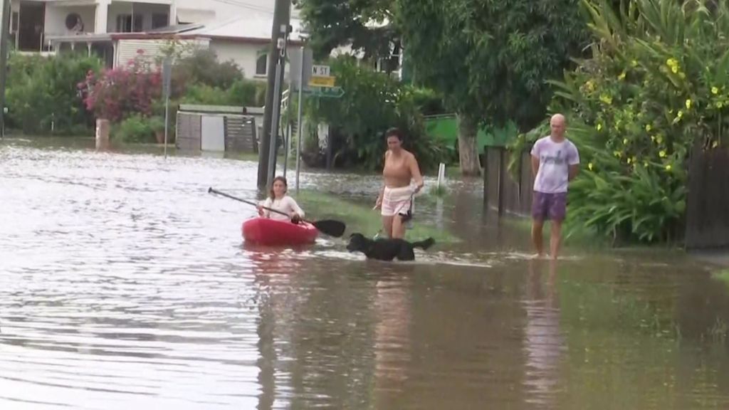 Queensland residents in limbo as flooding set to worsen - ABC News
