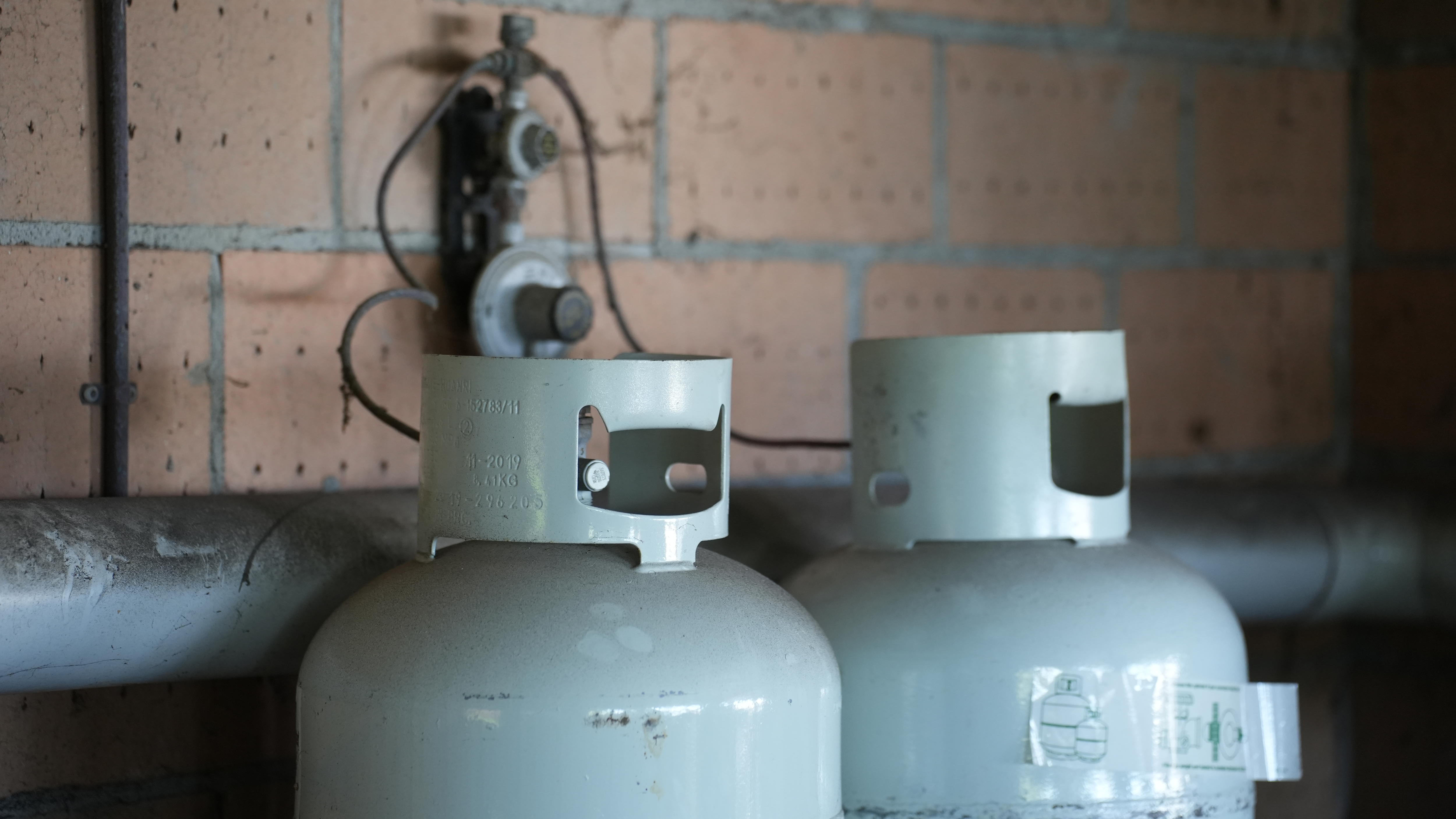gas bottles 