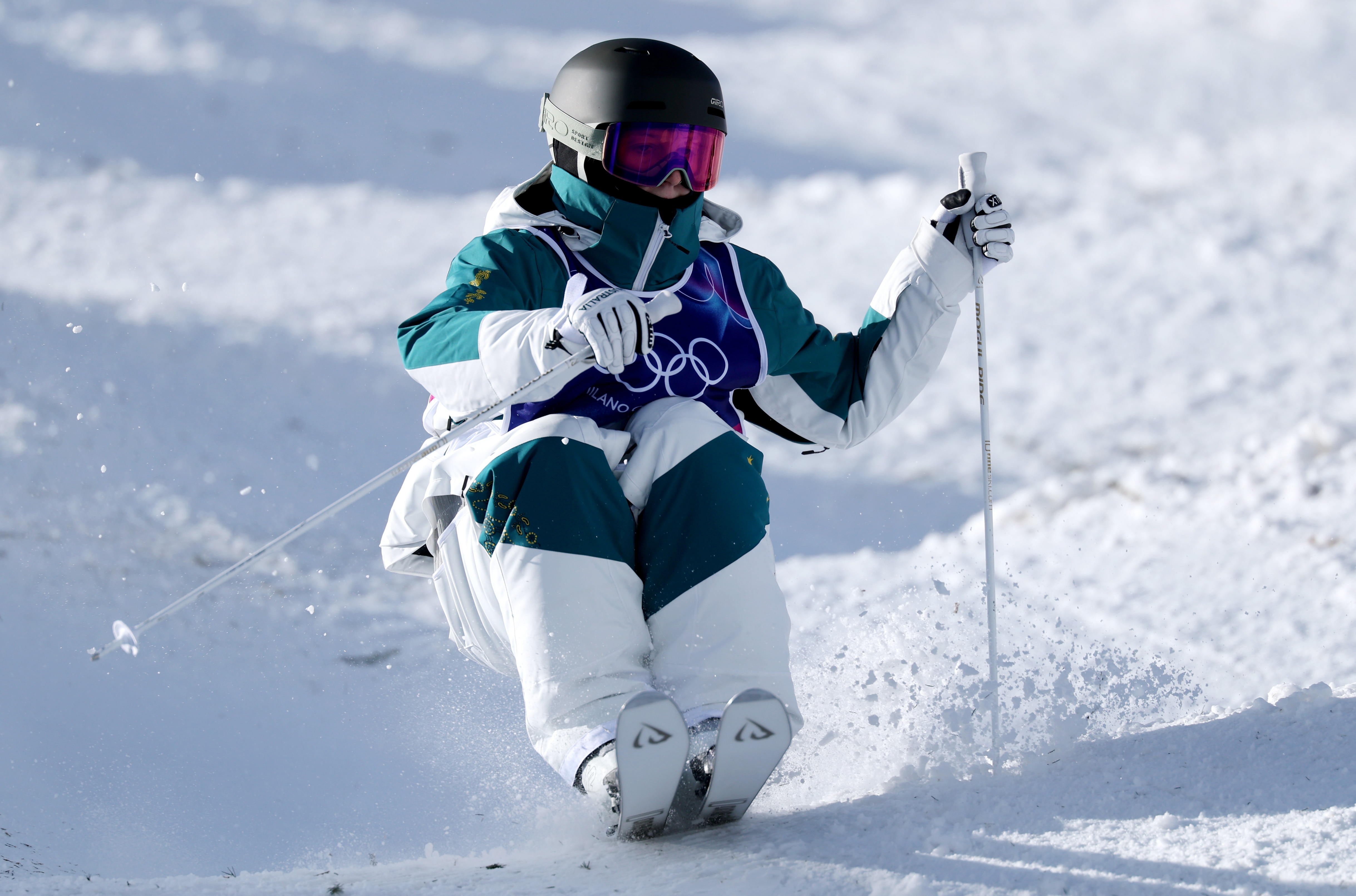 Charlotte Wilson competindo na superfinal feminina dos magnatas nos Jogos Olímpicos de Inverno de 2026.