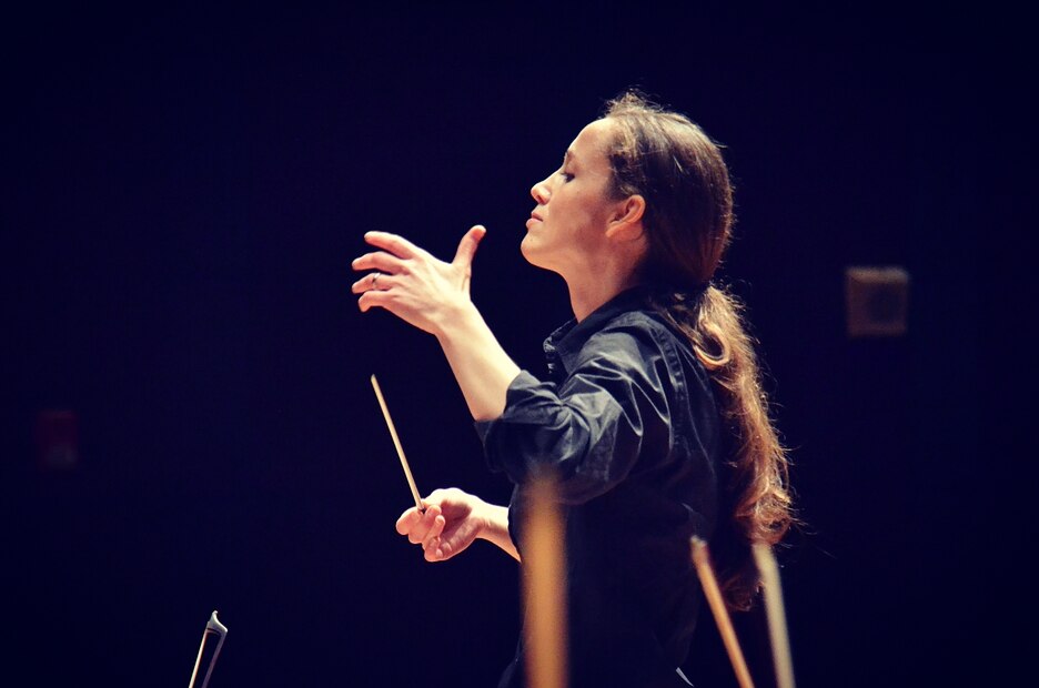 Conducting through the silence, and how global are the Grammys? - ABC ...