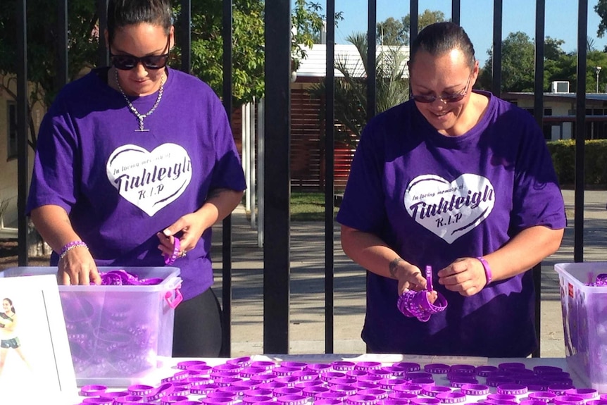 Cyndi Palmer prepares to hand out purple bracelets to honour her daughter Tiahleigh.