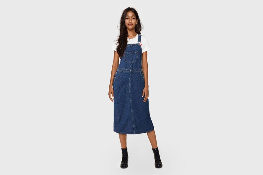 a real-life avatar of a dark-skinned girl modelling Levis clothes