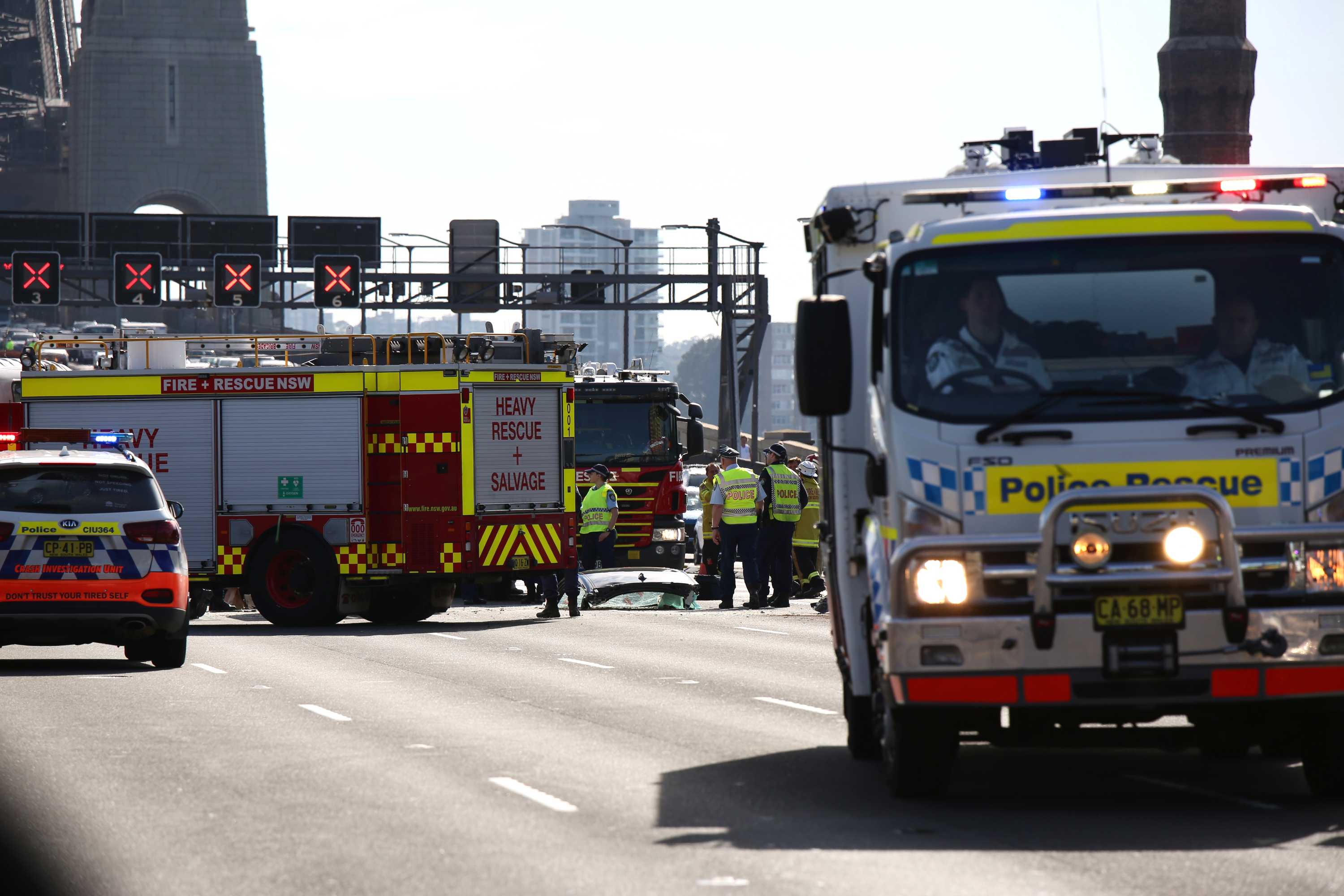 Sydney Harbour Bridge crash leaves one woman dead, several people injured ABC News