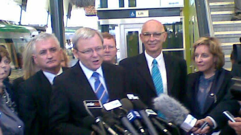 Kevin Rudd campaigning with Alan Carpenter in WA.
