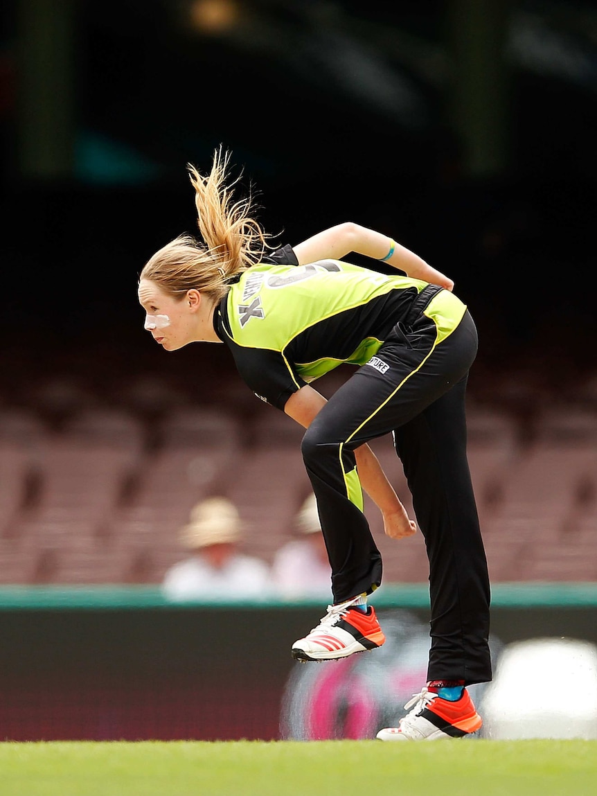 Lauren Cheatle of Sydney Thunder bowls during the Women's Big Bash League