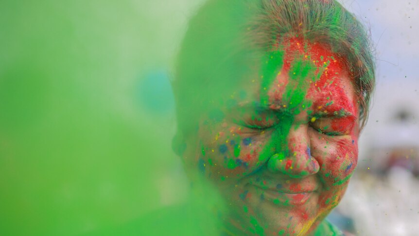 Meera getting sprayed in coloured powder