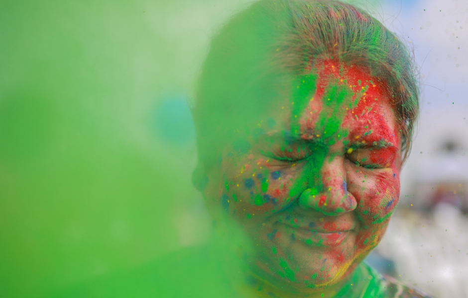 Meera getting sprayed in coloured powder