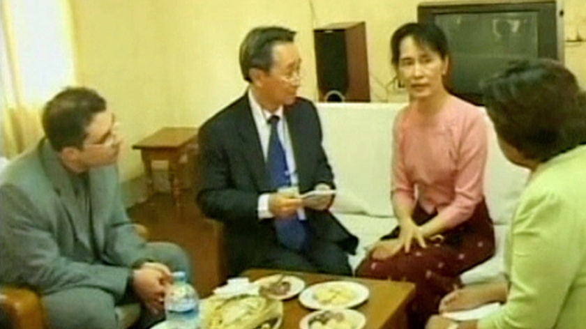 Aung San Suu Kyi meets diplomats in the prison's guesthouse.