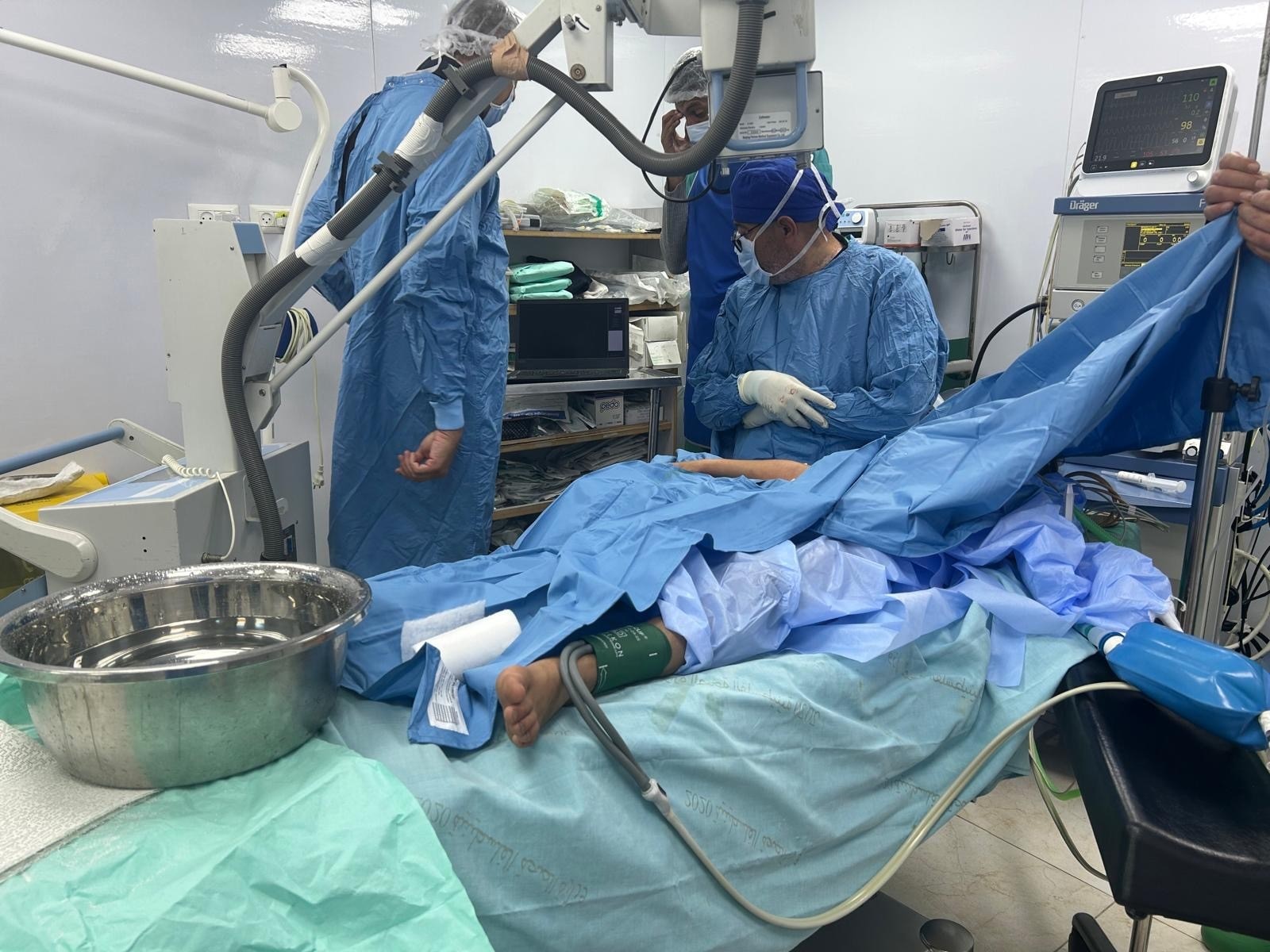 Em uma sala de cirurgia de MSF em Gaza. 