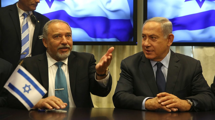 Israeli Prime Minister Benjamin Netanyahu (R) and Avigdor Lieberman (L).