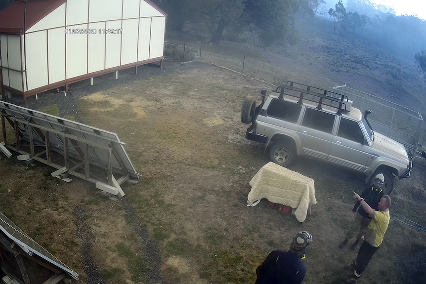 Captured on CCTV, a National Parks and Wildlife Service ranger warns Peter Day and his wife Mimi to escape a bushfire