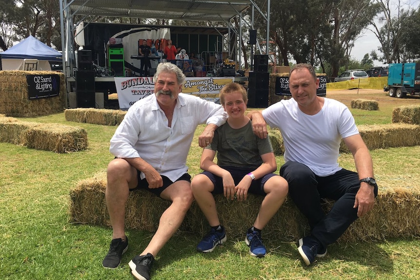 Footy legends Dipper (left) and John Longmire (right) with Felix Kilmister (center) at the Bundalong fundraiser