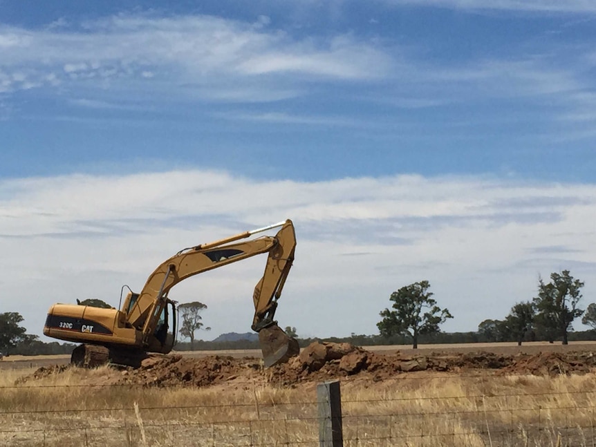 Farmers in south west Victoria are clearing the muck out of dry dams.