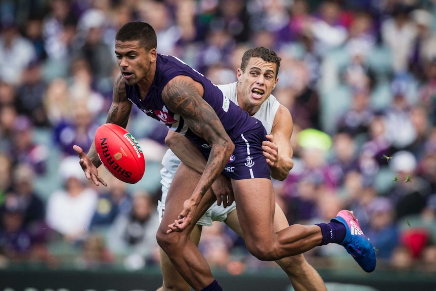 Bradley Hill (L) of the Dockers and Ed Curnow of the Blues during the round nine AFL match in Perth on May 21, 2017.