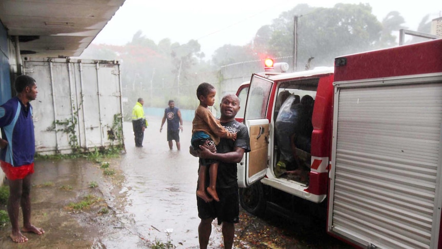 Families flee as Cyclone Evan hits Fiji