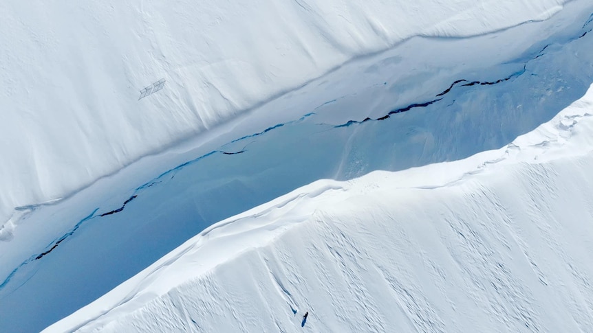 The growing chasm in Antarctica's Brunt Ice Shelf