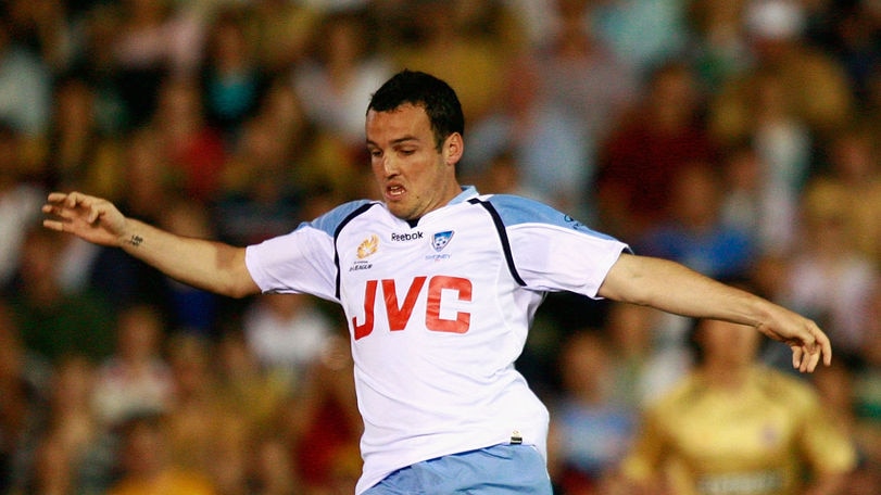 Mark Bridge has extended his contract with Sydney FC by two years.