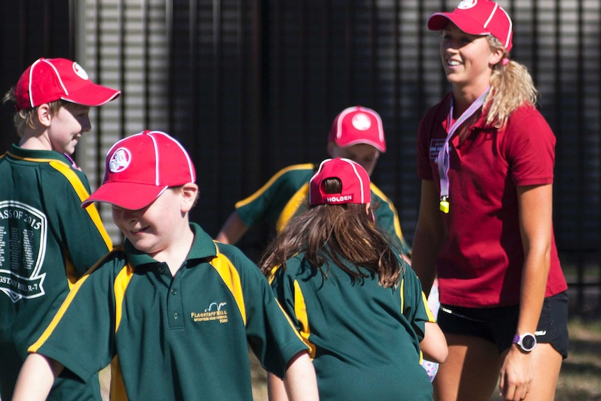 Erin Bell with Flagstaff Hill Primary School students.