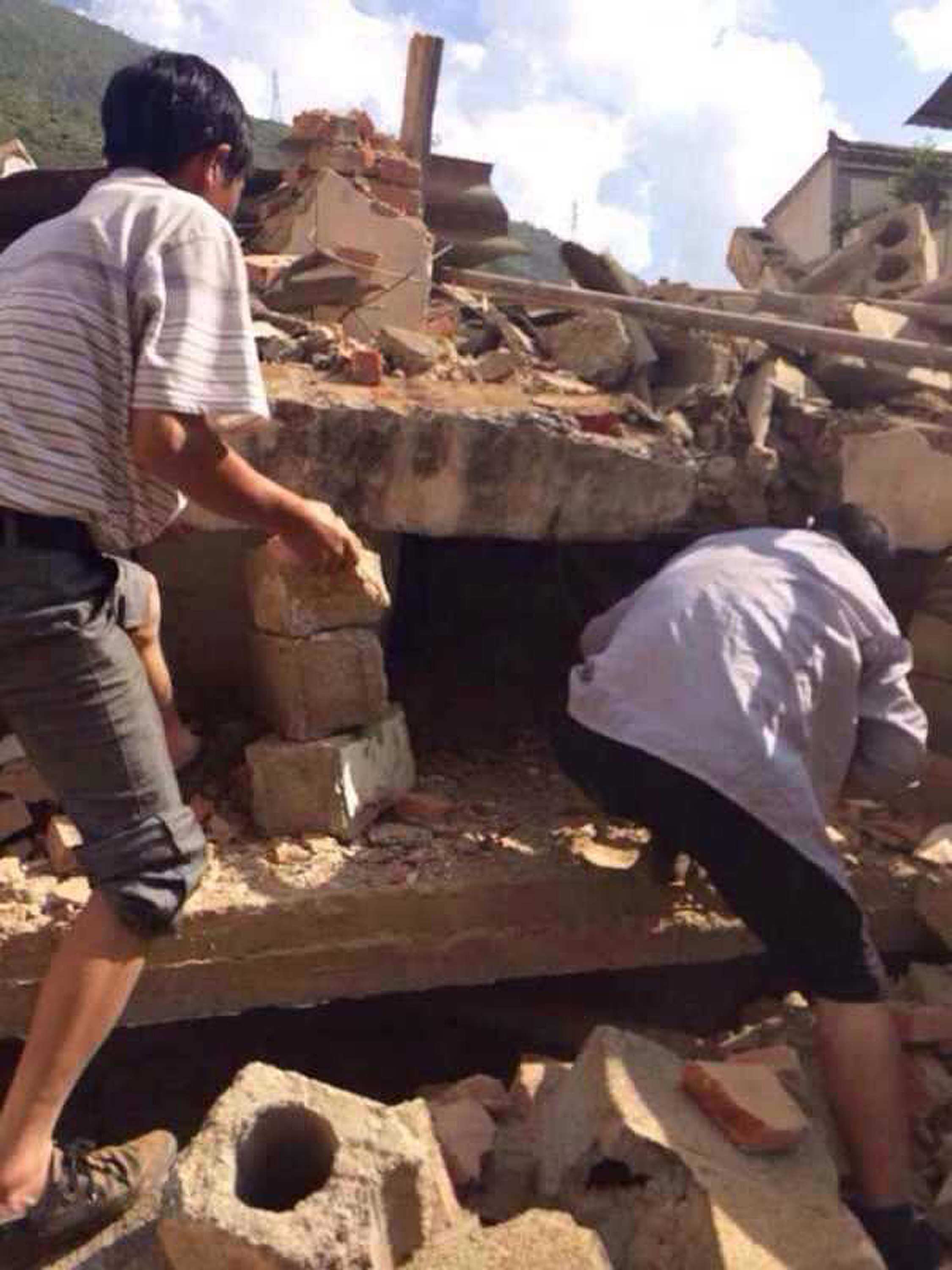 Strong Earthquake Hits China's Yunnan Province, At Least 398 Killed ...