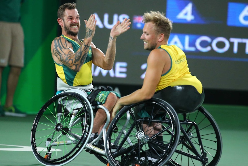 Heath Davidson and Dylan Alcott winning gold