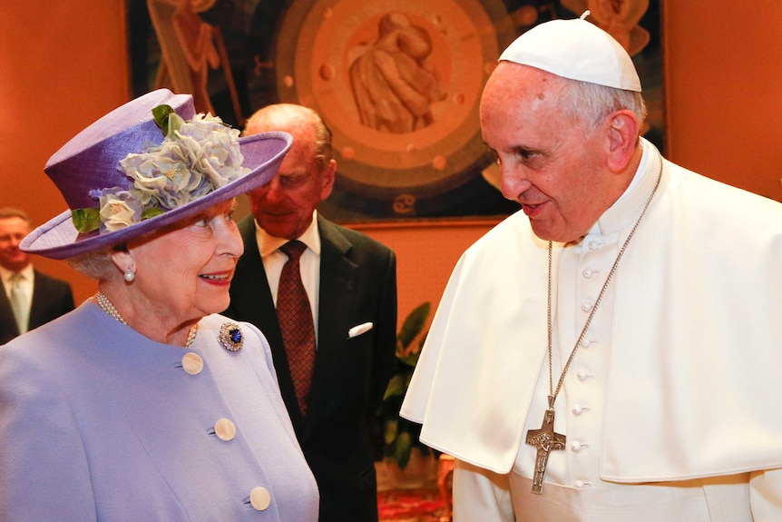 Queen Elizabeth talks with Pope Francis at the Vatican in 2014.