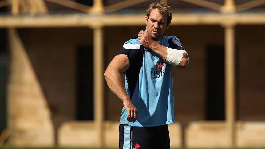 Rolling up the sleeves: A fit Rocky Elsom at training on Thursday.