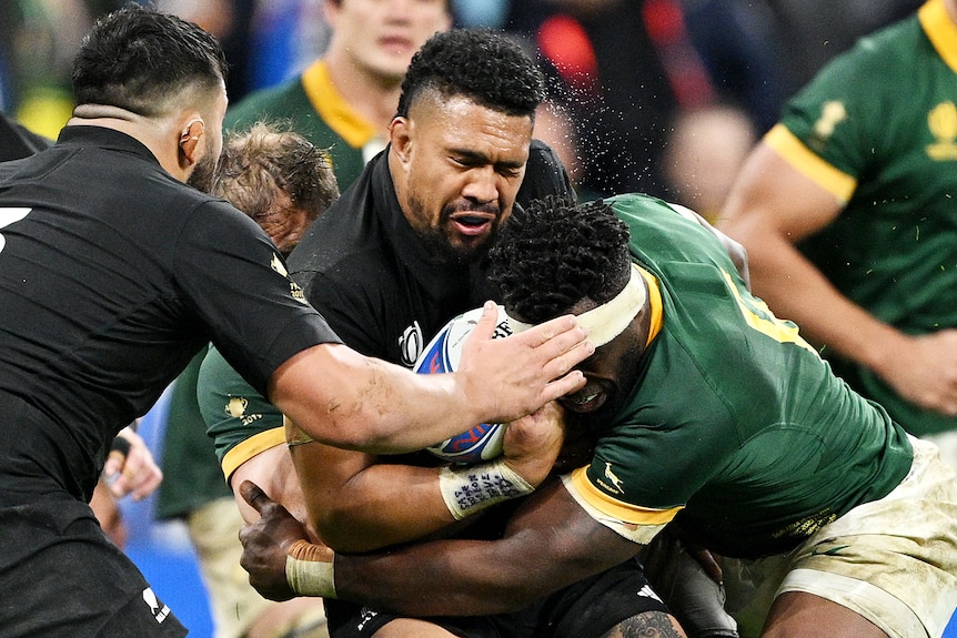 Siya Kolisi tackles Ardie Savea in Rugby World Cup final