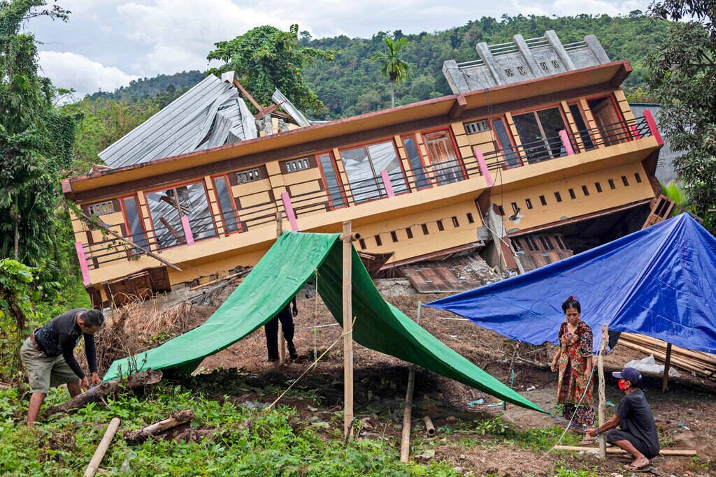 Earthquake On Indonesia's Sulawesi Island Leaves Thousands Homeless As ...