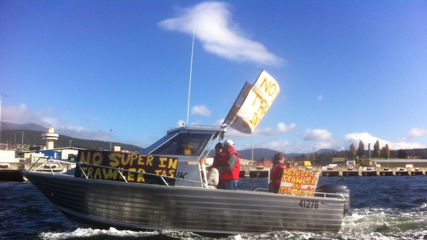 Recreational fishers have organised protests against the factory trawler Geelong Star