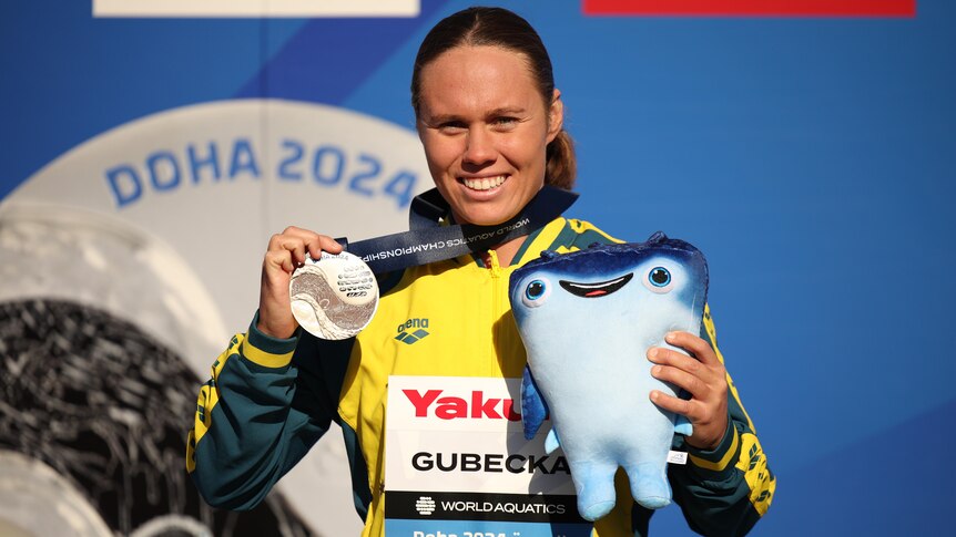 Chelsea Gubecka with her silver medal at the World Aquatics Championships.